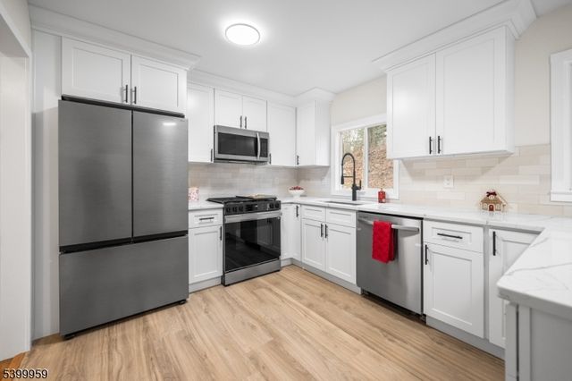 66 Sutton Trl, Hopatcong Boro, NJ 07843