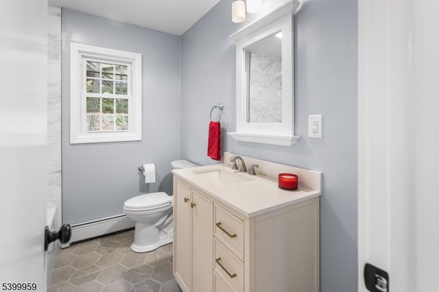 66 Sutton Trl, Hopatcong Boro, NJ 07843