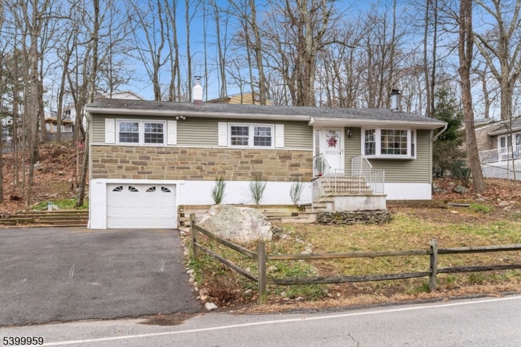 66 Sutton Trl, Hopatcong Boro, NJ 07843