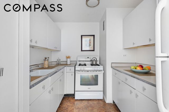90 Gold St Apt 14J, New York City, NY 10038