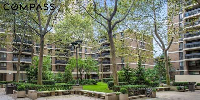 90 Gold St Apt 14J, New York City, NY 10038