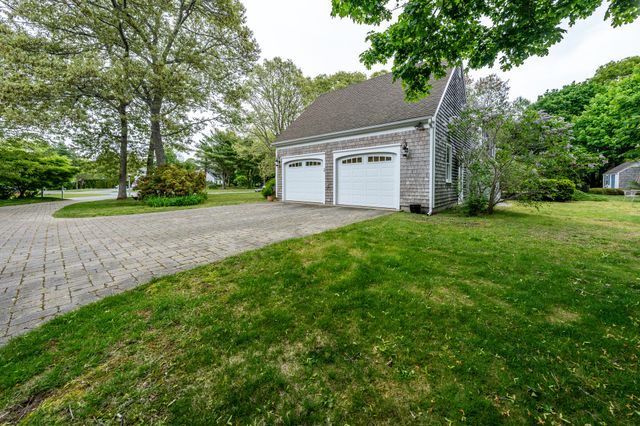 19 Elmcroft Way, Yarmouth Port, MA 02675
