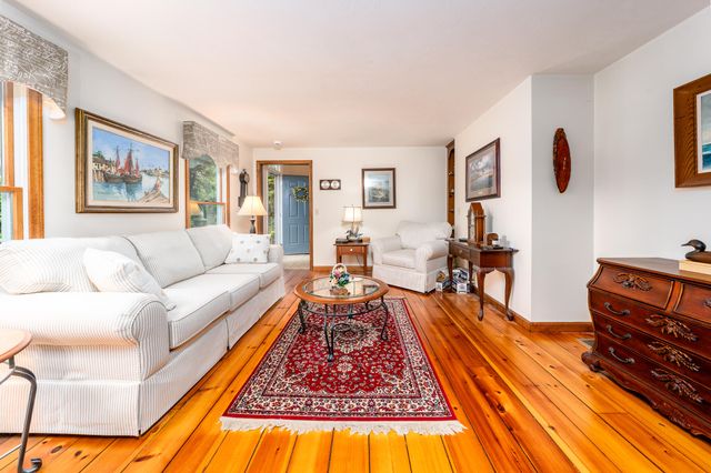19 Elmcroft Way, Yarmouth Port, MA 02675