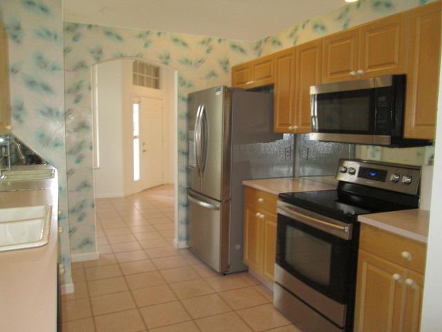 2866 Waters Edge Circle, Greenacres, FL 33413