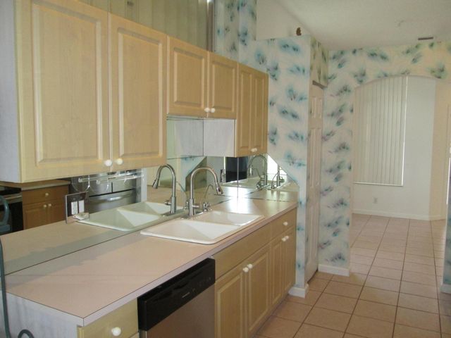 2866 Waters Edge Circle, Greenacres, FL 33413