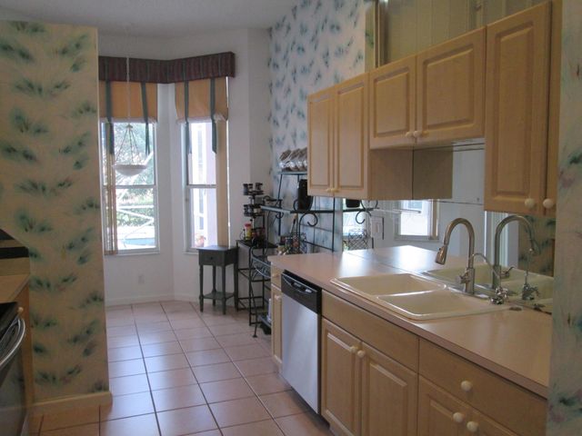 2866 Waters Edge Circle, Greenacres, FL 33413