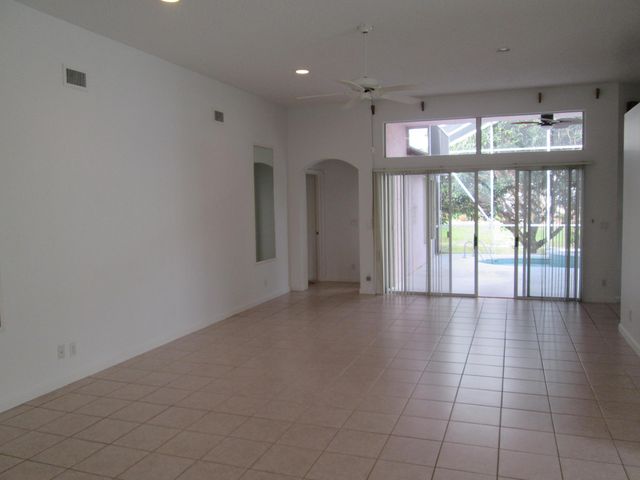 2866 Waters Edge Circle, Greenacres, FL 33413