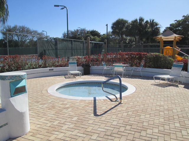 2866 Waters Edge Circle, Greenacres, FL 33413