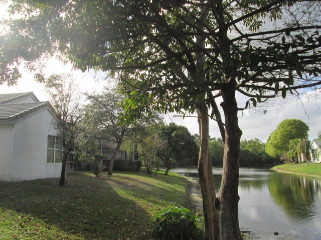 2866 Waters Edge Circle, Greenacres, FL 33413