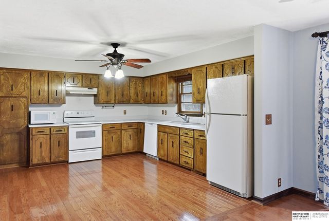 715 S 212th Street, Elkhorn, NE 68022