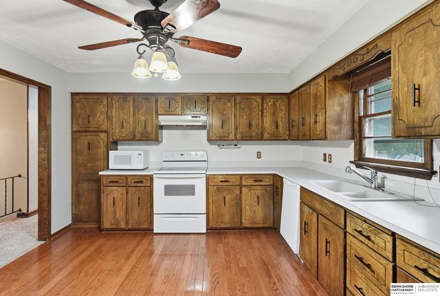 715 S 212th Street, Elkhorn, NE 68022