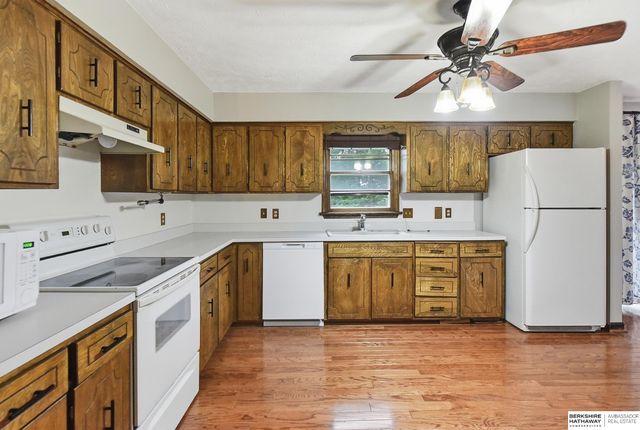 715 S 212th Street, Elkhorn, NE 68022
