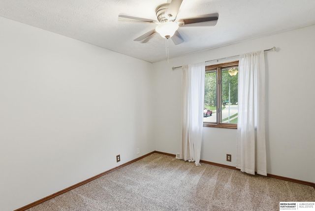 715 S 212th Street, Elkhorn, NE 68022