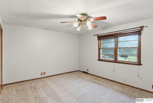 715 S 212th Street, Elkhorn, NE 68022