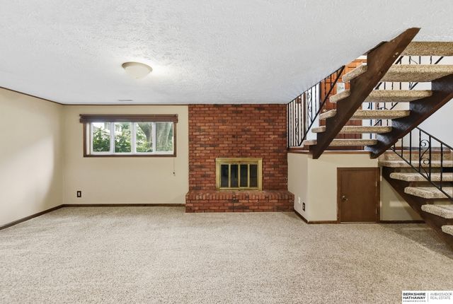 715 S 212th Street, Elkhorn, NE 68022