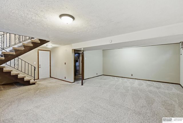 715 S 212th Street, Elkhorn, NE 68022