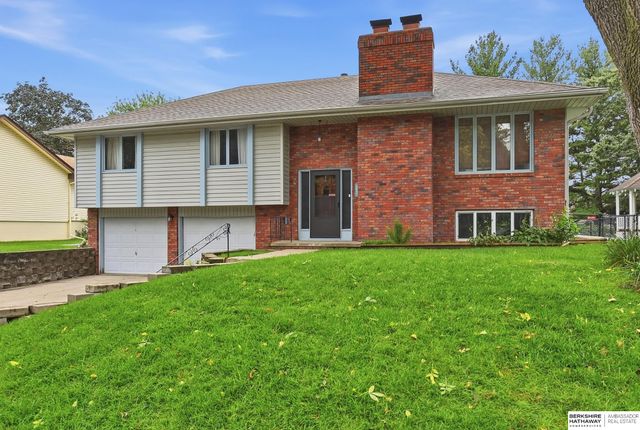 715 S 212th Street, Elkhorn, NE 68022