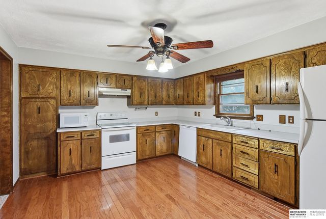 715 S 212th Street, Elkhorn, NE 68022