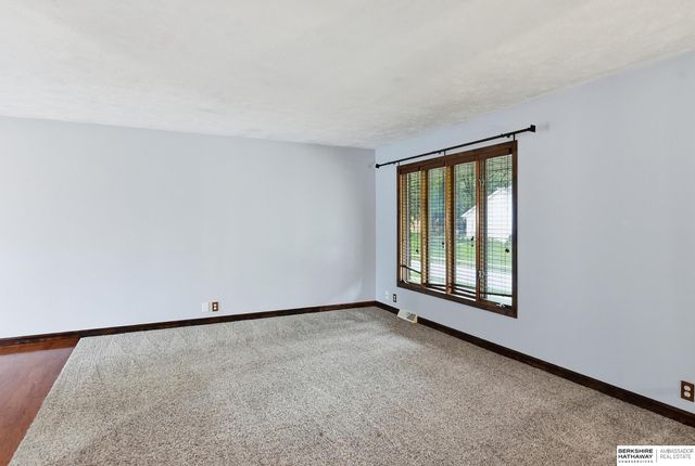 715 S 212th Street, Elkhorn, NE 68022