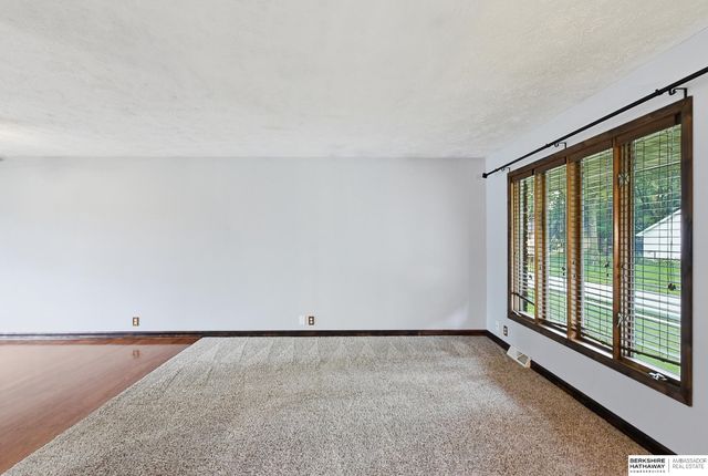 715 S 212th Street, Elkhorn, NE 68022