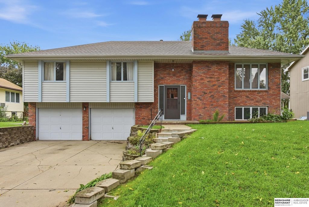 715 S 212th Street, Elkhorn, NE 68022