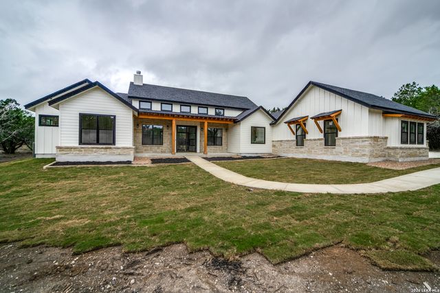 129 AERMOTOR LN, Boerne, TX 78006