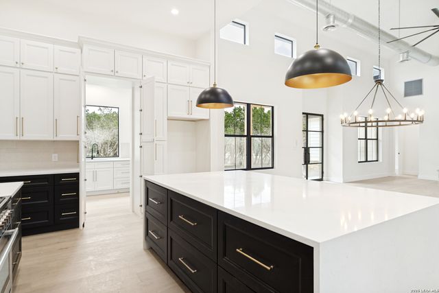 129 AERMOTOR LN, Boerne, TX 78006