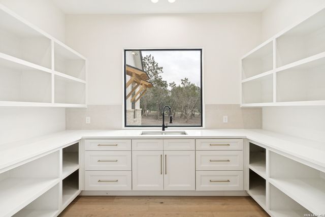 129 AERMOTOR LN, Boerne, TX 78006