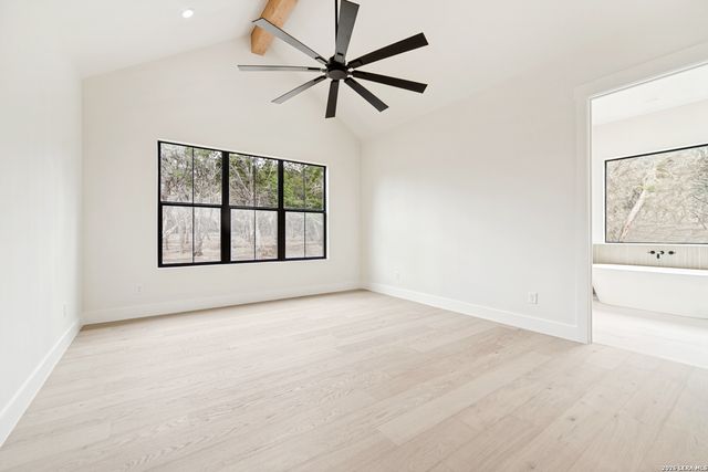 129 AERMOTOR LN, Boerne, TX 78006