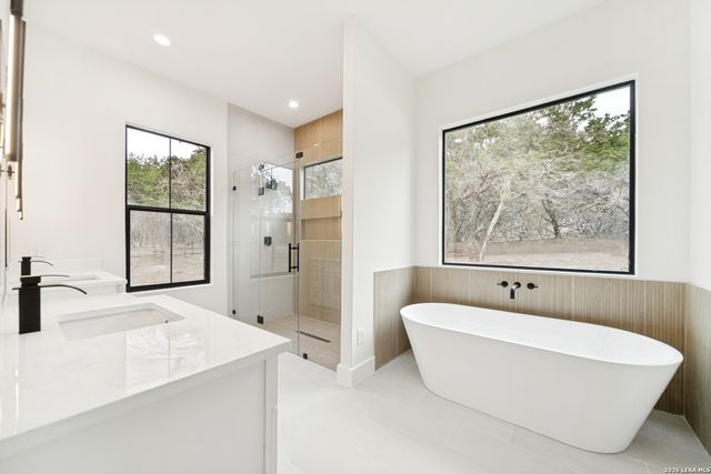 129 AERMOTOR LN, Boerne, TX 78006