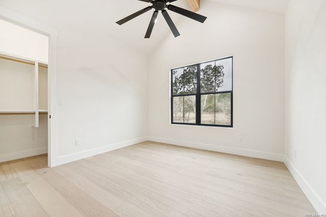 129 AERMOTOR LN, Boerne, TX 78006