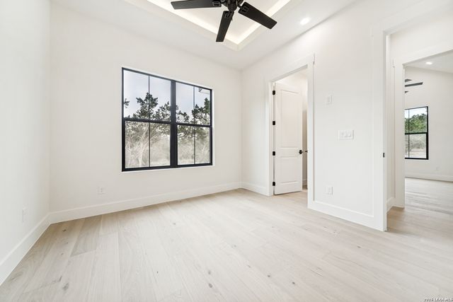 129 AERMOTOR LN, Boerne, TX 78006