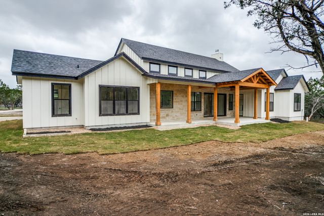 129 AERMOTOR LN, Boerne, TX 78006