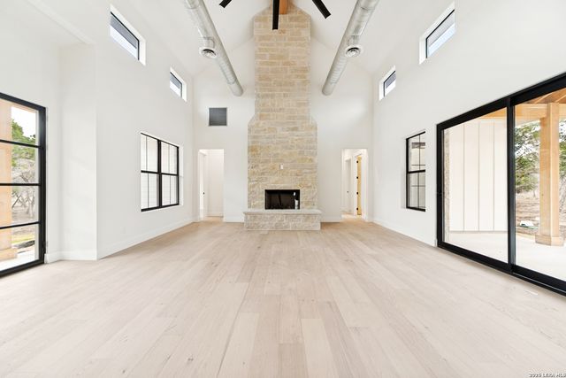 129 AERMOTOR LN, Boerne, TX 78006