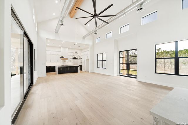 129 AERMOTOR LN, Boerne, TX 78006