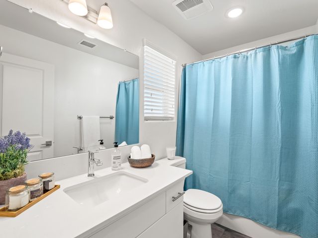 2003 N Hammel Lane, Clovis, CA 93619