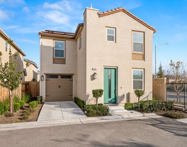 2003 N Hammel Lane, Clovis, CA 93619