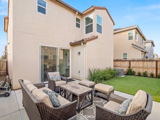 2003 N Hammel Lane, Clovis, CA 93619