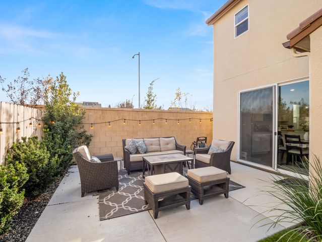 2003 N Hammel Lane, Clovis, CA 93619