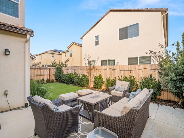 2003 N Hammel Lane, Clovis, CA 93619