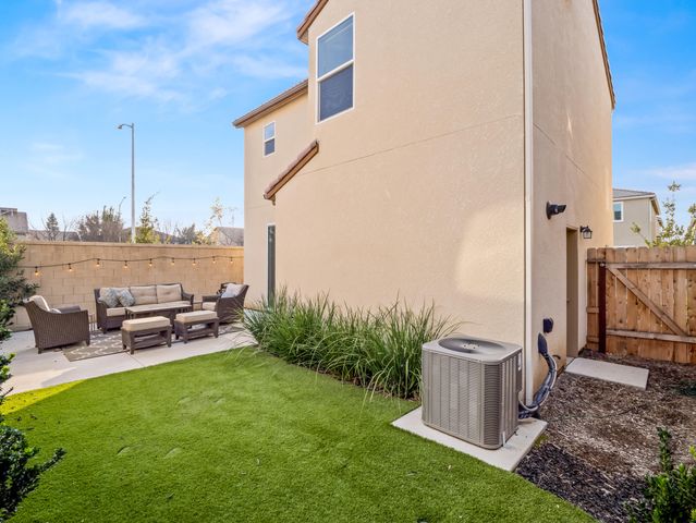 2003 N Hammel Lane, Clovis, CA 93619