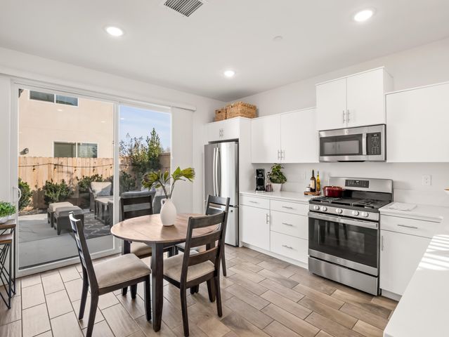 2003 N Hammel Lane, Clovis, CA 93619