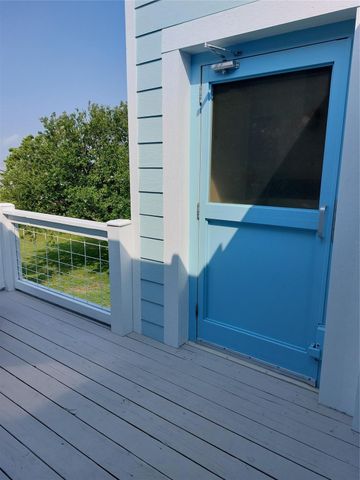 805 Nelson Avenue, Port Bolivar, TX 77650