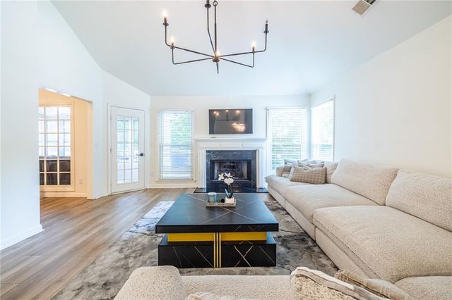 105 River Terrace Point, Roswell, GA 30076