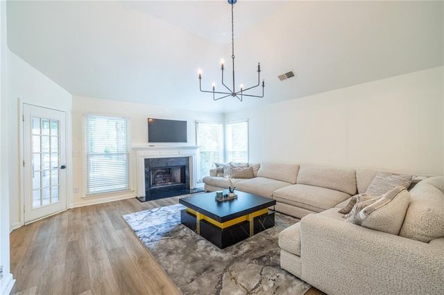 105 River Terrace Point, Roswell, GA 30076