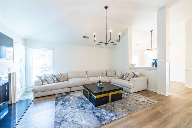105 River Terrace Point, Roswell, GA 30076