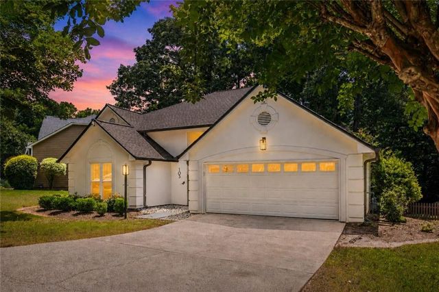 105 River Terrace Point, Roswell, GA 30076