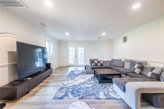 105 River Terrace Point, Roswell, GA 30076