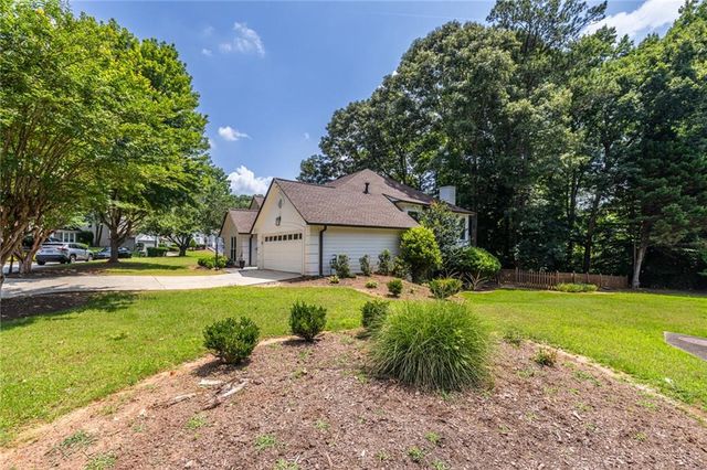 105 River Terrace Point, Roswell, GA 30076