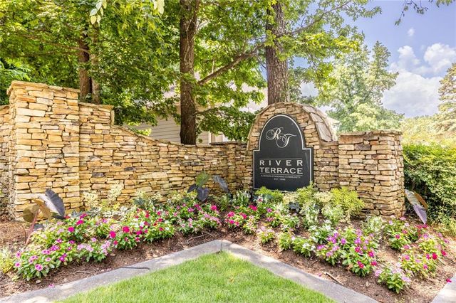 105 River Terrace Point, Roswell, GA 30076